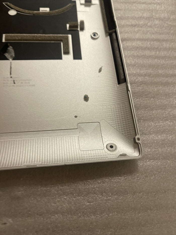 Dell XPS 9500 Bottom Base Metal Cover W/Audio Port 0KVD7H DWT74 0DWT74 H1 C4