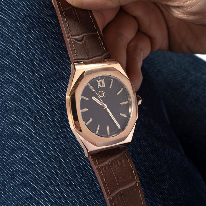 GC Tonneau Quartz Analog Men watch