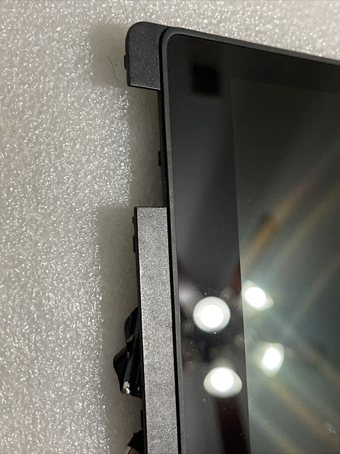 DELL LATITUDE 3310 2-IN-1 13.3 TOUCHSCREEN FHD RN9GF K2 S8 Broken Corner Plastic