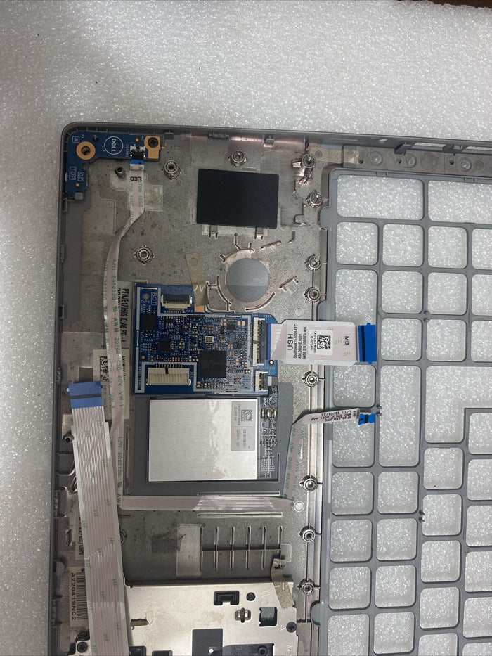 Dell Latitude 5520 Precision 3560 Laptop Palmrest Touchpad DDMHF 09CM3 SD A1