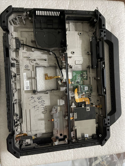 Genuine Dell Latitude 14 Extreme Rugged 7424 Palmrest Touchpad Handle W84HD MTK1
