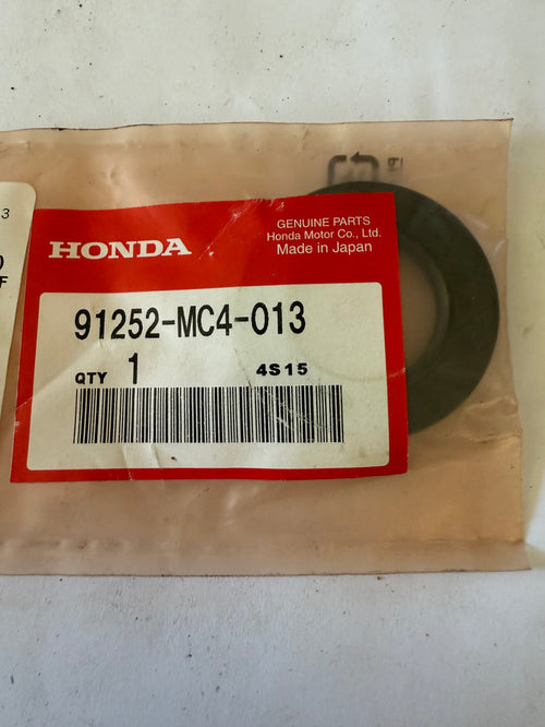 Honda Rear Wheel Seal (28 x 47.2 x 7)